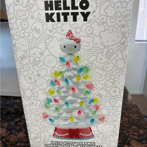 Large 12 Inch Hello Kitty Christmas Tree With Multi Color Lights - New In Box - Picture 2 of 2